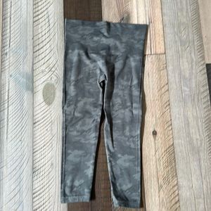 Spanx size large camo capri leggings